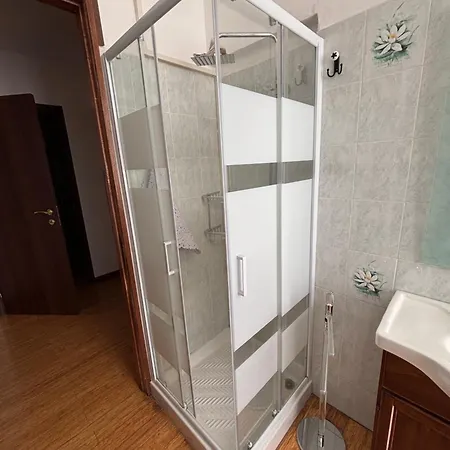 Il Tulipano Quadrupla Con Bagno Senza Cucina E Monolocale Con Bagno E Angolo Cottura Maison d'hôtes