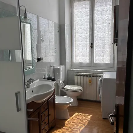 Il Tulipano Quadrupla Con Bagno Senza Cucina E Monolocale Con Bagno E Angolo Cottura