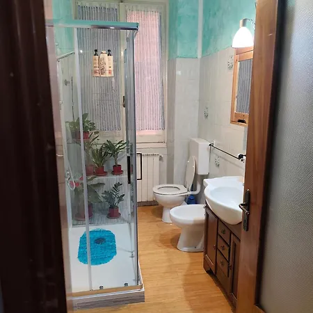 Il Tulipano Quadrupla Con Bagno Senza Cucina E Monolocale Con Bagno E Angolo Cottura