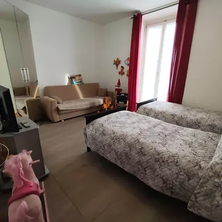 Il Tulipano Quadrupla Con Bagno Senza Cucina E Monolocale Con Bagno E Angolo Cottura