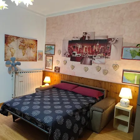 Il Tulipano Quadrupla Con Bagno Senza Cucina E Monolocale Con Bagno E Angolo Cottura Pensionat 3*